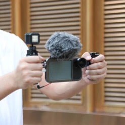 SmallRig 2772 Lightweight Side Handle For Smartphone Cage 11 SmallRig 2772 Lightweight Side Handle For Smartphone Cage -Cinegear Shop 1597057214 IMG 1399564