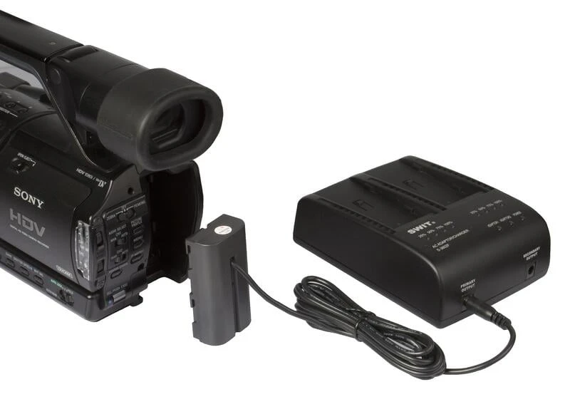 SWIT Sony NP-F Dummy Battery With Pole DC Cable 4 SWIT Sony NP-F Dummy Battery With Pole DC Cable - Image 4