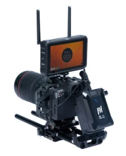 FXLion Nano Three 14.8V/150Wh V-lock Wireless 15 FXLion Nano Three 14.8V/150Wh V-lock Wireless -Cinegear Shop fx nano ii usecase image 7 416x514 2