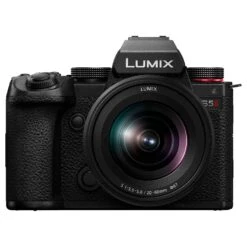 Panasonic LUMIX S5II + 20-60mm F/3.5-5.6