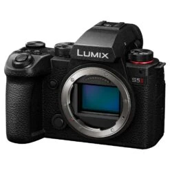 Panasonic LUMIX S5II + 20-60mm F/3.5-5.6 15 Panasonic LUMIX S5II + 20-60mm F/3.5-5.6 -Cinegear Shop panasonic lumix s5 m2 body 2 jpg