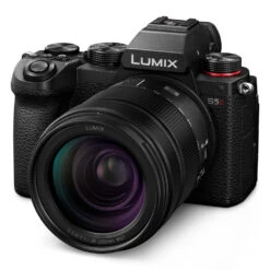 Panasonic LUMIX S5D Black + S 28-200mm F/4-7.1 11 Panasonic LUMIX S5D Black + S 28-200mm F/4-7.1 -Cinegear Shop panasonic lumix s5d body 28 200mm 3