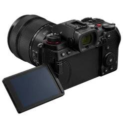 Panasonic LUMIX S5D Black + S 28-200mm F/4-7.1 13 Panasonic LUMIX S5D Black + S 28-200mm F/4-7.1 -Cinegear Shop panasonic lumix s5d body 28 200mm 5